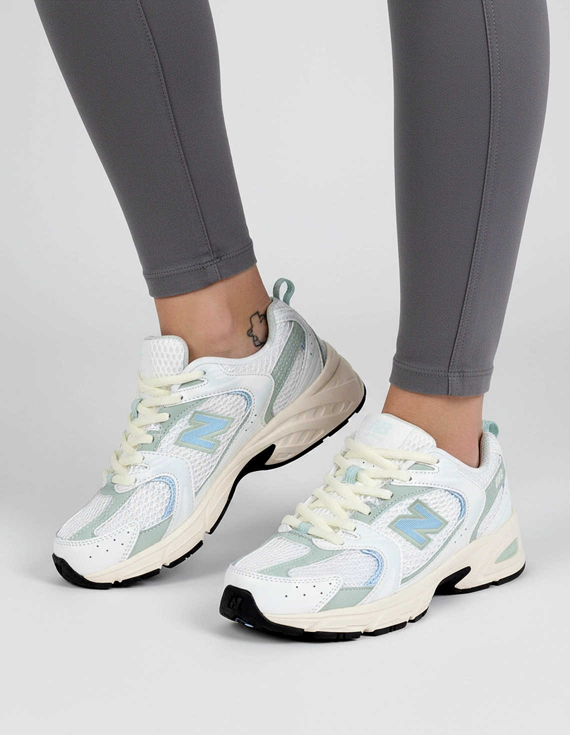 کفش دویدن زنانه نیو بالانس 530 W