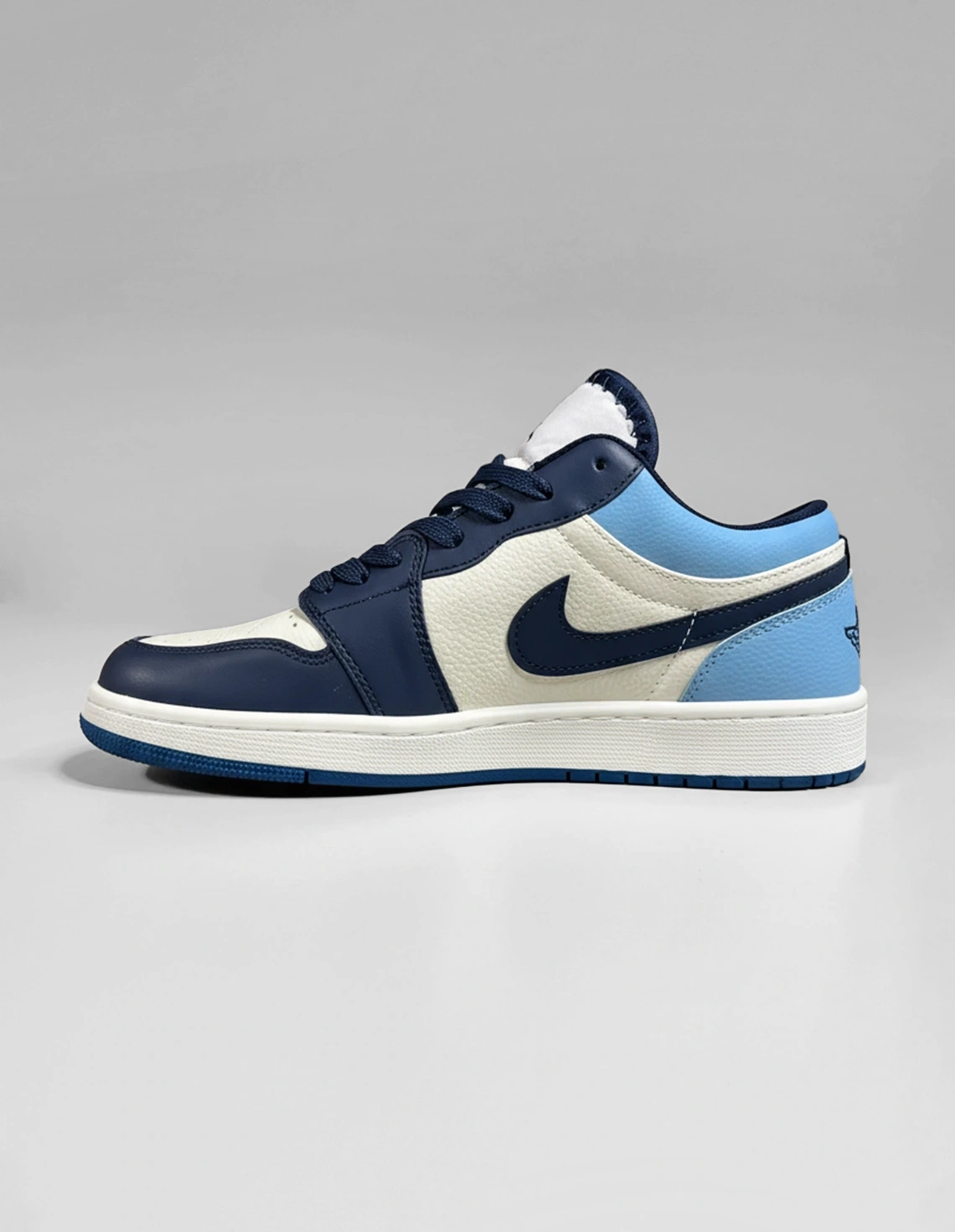 کفش روزانه زنانه نایک Nike Air Jordan 1 Low LX W