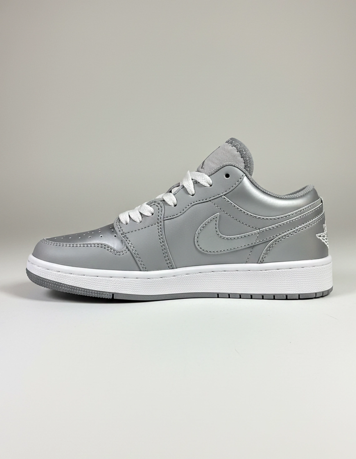 کفش روزانه زنانه نایک Nike Air Jordan 1 Low LX W