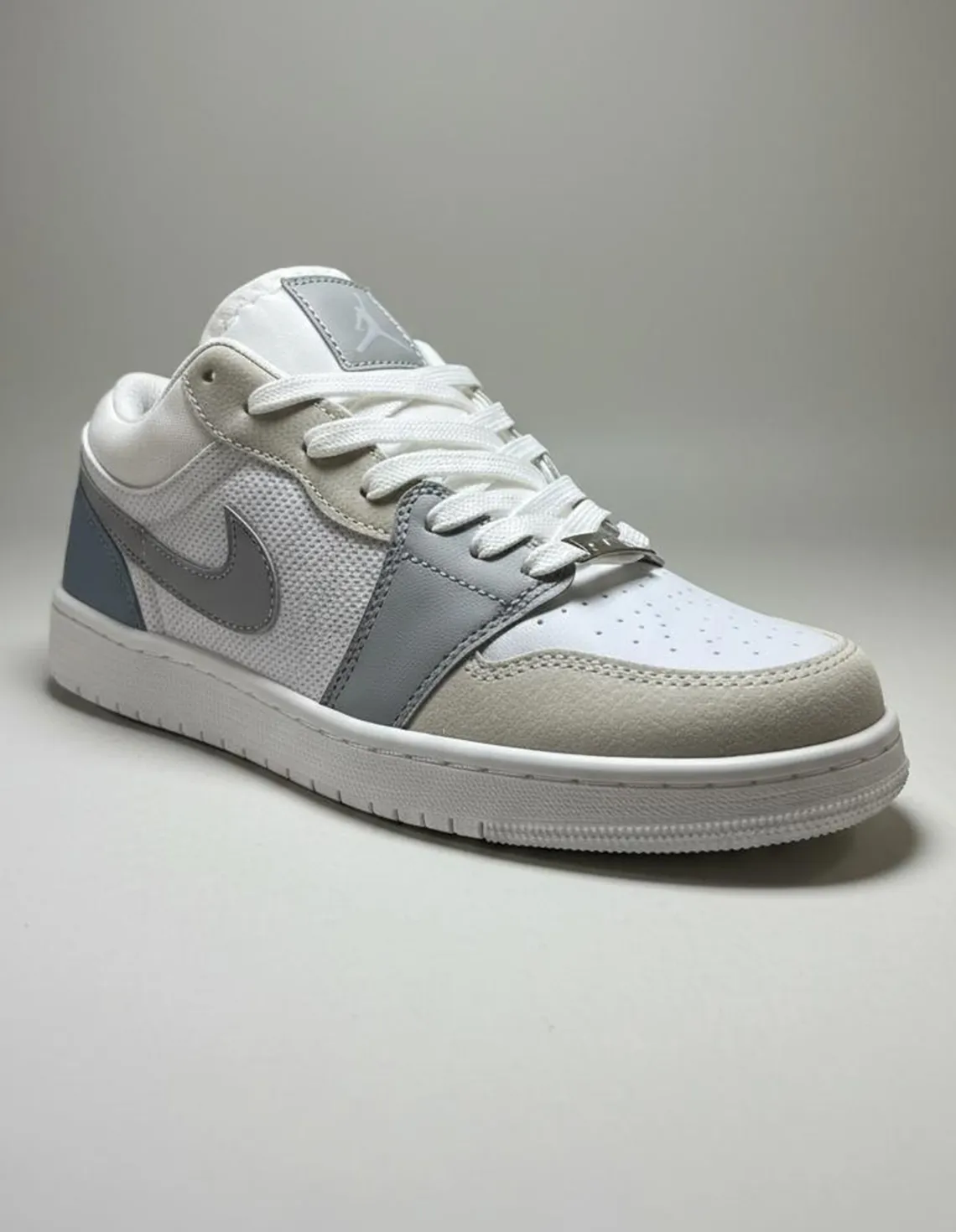 کفش روزانه زنانه نایک Nike Air Jordan 1 Low LX W